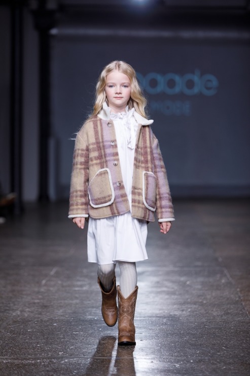 Rīgas modes nedēļa piedāvā iepazīties ar bērnu apģērbu kolekciju PAADE MODE no Latvijas. Foto: Mark Litvyakov 345925