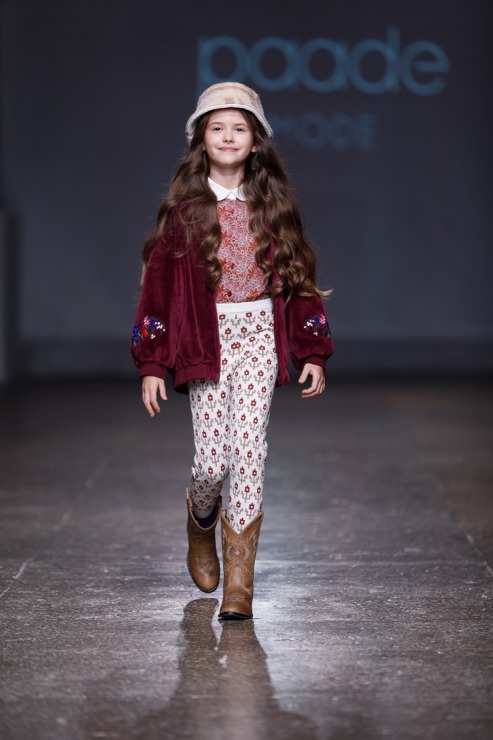 Rīgas modes nedēļa piedāvā iepazīties ar bērnu apģērbu kolekciju PAADE MODE no Latvijas. Foto: Mark Litvyakov 345929