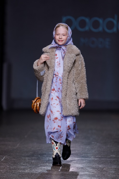 Rīgas modes nedēļa piedāvā iepazīties ar bērnu apģērbu kolekciju PAADE MODE no Latvijas. Foto: Mark Litvyakov 345898