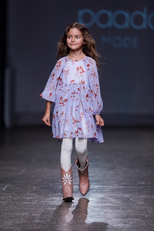 Rīgas modes nedēļa piedāvā iepazīties ar bērnu apģērbu kolekciju PAADE MODE no Latvijas. Foto: Mark Litvyakov 345899