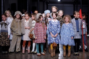 Rīgas modes nedēļa piedāvā iepazīties ar bērnu apģērbu kolekciju PAADE MODE no Latvijas. Foto: Mark Litvyakov 1