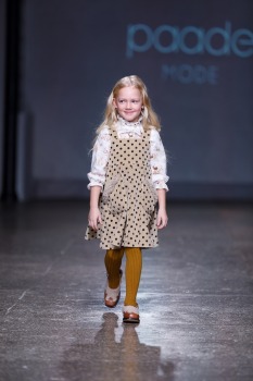 Rīgas modes nedēļa piedāvā iepazīties ar bērnu apģērbu kolekciju PAADE MODE no Latvijas. Foto: Mark Litvyakov 20
