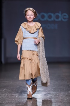 Rīgas modes nedēļa piedāvā iepazīties ar bērnu apģērbu kolekciju PAADE MODE no Latvijas. Foto: Mark Litvyakov 21