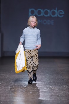 Rīgas modes nedēļa piedāvā iepazīties ar bērnu apģērbu kolekciju PAADE MODE no Latvijas. Foto: Mark Litvyakov 23
