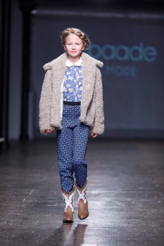 Rīgas modes nedēļa piedāvā iepazīties ar bērnu apģērbu kolekciju PAADE MODE no Latvijas. Foto: Mark Litvyakov 33