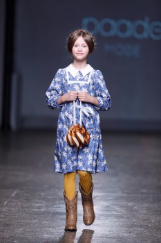 Rīgas modes nedēļa piedāvā iepazīties ar bērnu apģērbu kolekciju PAADE MODE no Latvijas. Foto: Mark Litvyakov 34