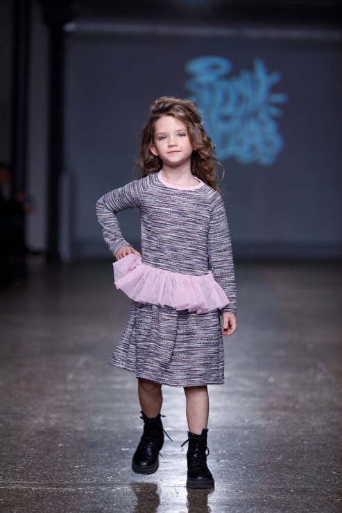 Rīgas modes nedēļa piedāvā iepazīties ar bērnu apģērbu kolekciju ROCK & MOUSE no Latvijas. Foto: Mark Litvyakov 345956