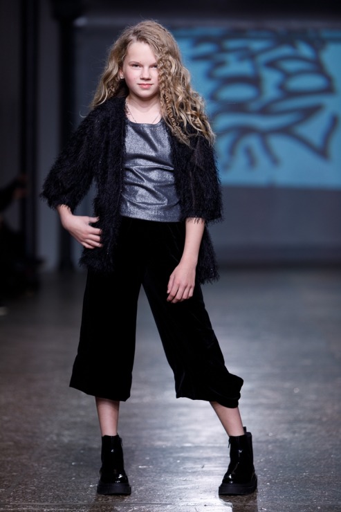 Rīgas modes nedēļa piedāvā iepazīties ar bērnu apģērbu kolekciju ROCK & MOUSE no Latvijas. Foto: Mark Litvyakov 345959