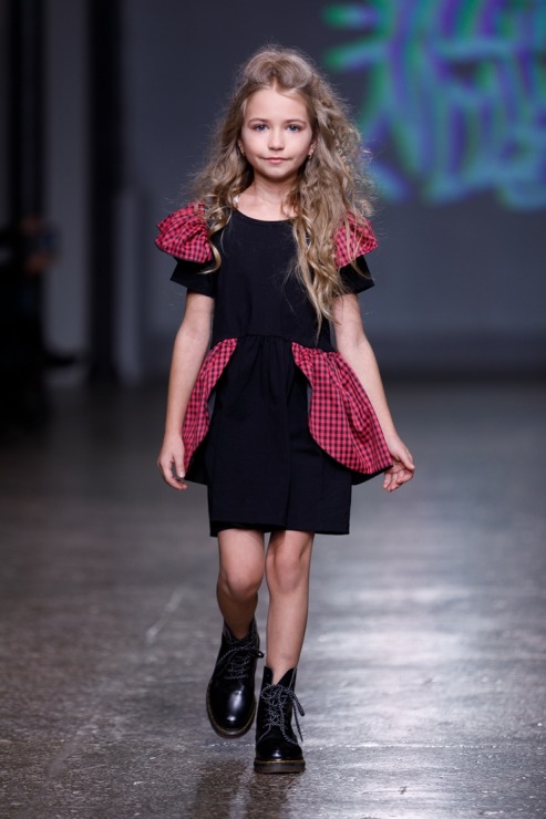 Rīgas modes nedēļa piedāvā iepazīties ar bērnu apģērbu kolekciju ROCK & MOUSE no Latvijas. Foto: Mark Litvyakov 345934