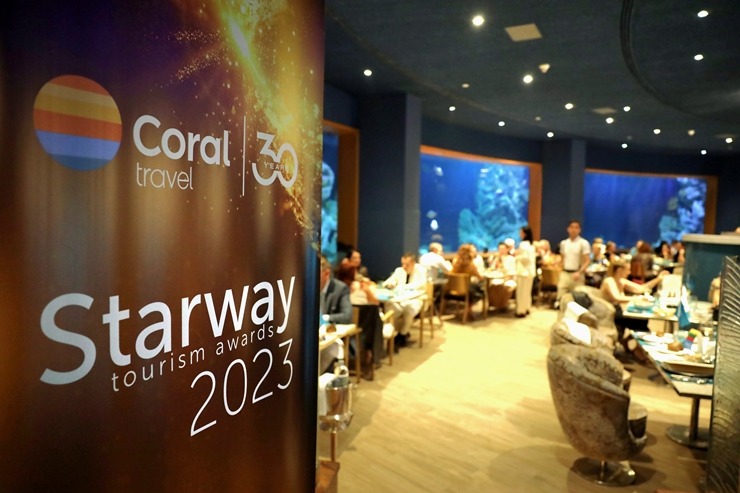 «Coral Travel Baltics» Turcijā svinīgi pateicas Latvijas tūrisma aģentūrām par sadarbību. Foto: CoralTravel.lv 346557