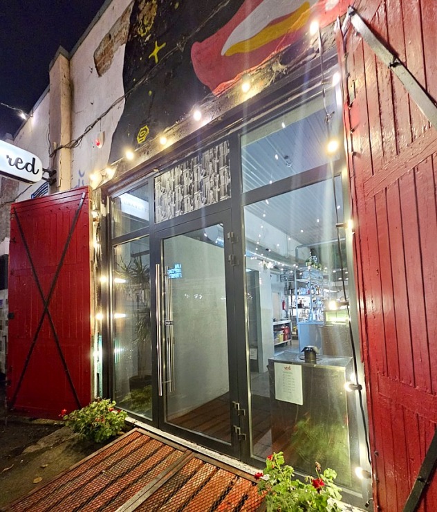 Rīgas Tallinas ielas kvartālā atvēries jauns restorāns «RED», kur garneles var ēst, cik lien vēderā 346715