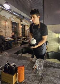 Rīgas Tallinas ielas kvartālā atvēries jauns restorāns «RED», kur garneles var ēst, cik lien vēderā 22