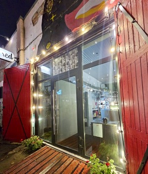 Rīgas Tallinas ielas kvartālā atvēries jauns restorāns «RED», kur garneles var ēst, cik lien vēderā 3