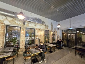 Rīgas Tallinas ielas kvartālā atvēries jauns restorāns «RED», kur garneles var ēst, cik lien vēderā 7