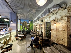 Rīgas Tallinas ielas kvartālā atvēries jauns restorāns «RED», kur garneles var ēst, cik lien vēderā 8