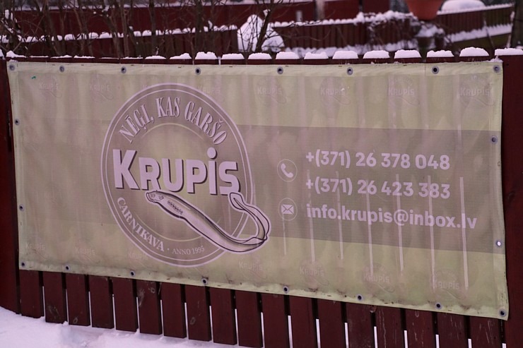 Travelnews.lv apmeklē nēģu cepēju «Krupis» Carnikavā un izbauda karstus nēģus 347321