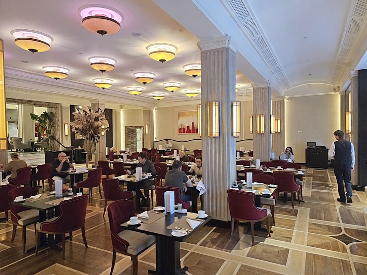 Izbaudām Vecrīgas 5 zvaigžņu viesnīcas «Grand Hotel Kempinski Riga» brokastis Ziemassvētku noskaņās 348282