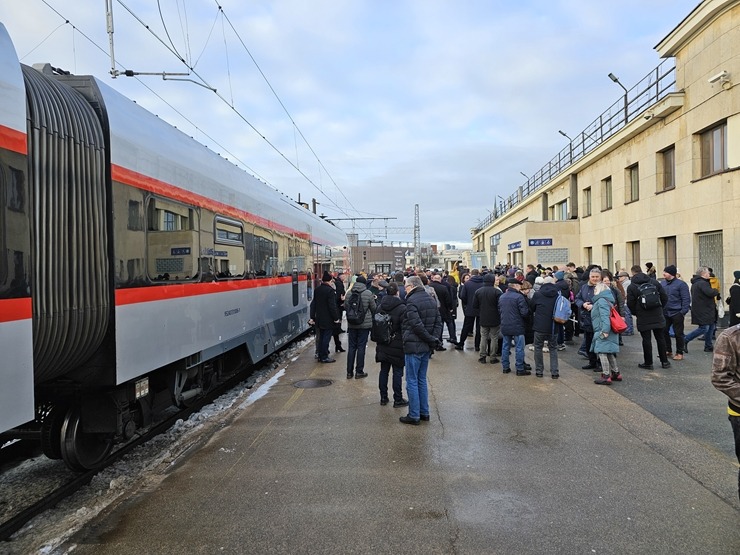 Rīgas Centrālā stacijā ienāk pirmais vilciens no Viļņas 348531