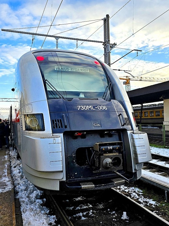 Rīgas Centrālā stacijā ienāk pirmais vilciens no Viļņas 348536