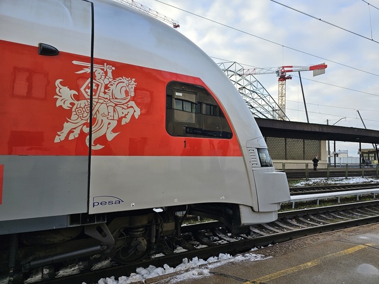 Rīgas Centrālā stacijā ienāk pirmais vilciens no Viļņas 348516
