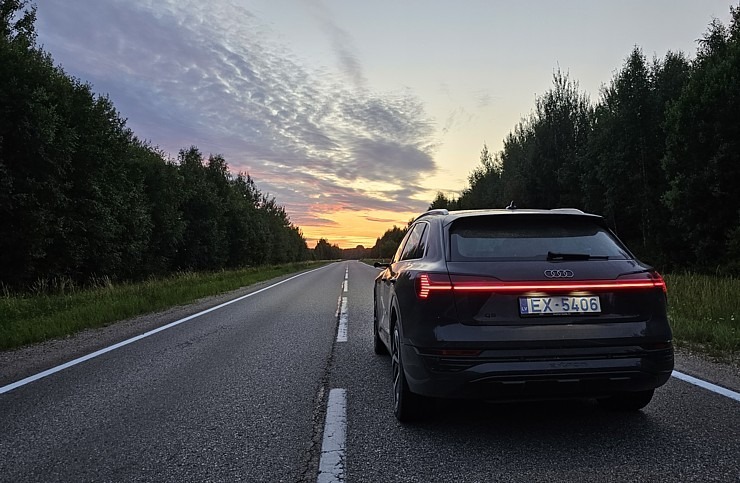 Travelnews.lv redakcija 2023.gadā ceļoja ar 8 dažādiem spēkratiem: Audi Q8 e-tron 348616