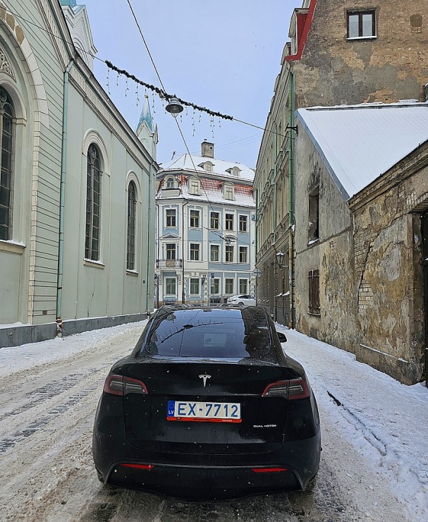 Apceļojam sniegoto Latviju ar auto nomas «Sixt Latvija» spēkratu «Tesla Y Long Range AWD» 349129