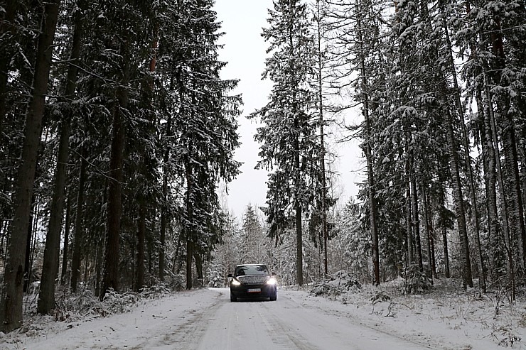 Apceļojam sniegoto Latviju ar auto nomas «Sixt Latvija» spēkratu «Tesla Y Long Range AWD» 349116