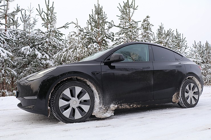 Apceļojam sniegoto Latviju ar auto nomas «Sixt Latvija» spēkratu «Tesla Y Long Range AWD» 349121