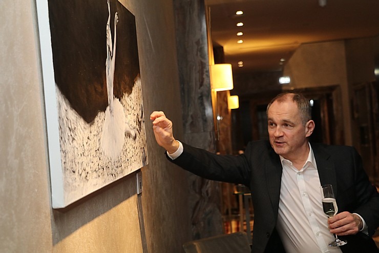 «Grand Hotel Kempinski Riga» atklāj austriešu mākslinieka Leo Štopfera (Leo Stopfer) gleznu izstādi par baleta tēmu 349247