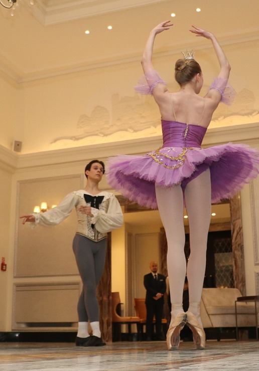 «Grand Hotel Kempinski Riga» atklāj austriešu mākslinieka Leo Štopfera (Leo Stopfer) gleznu izstādi par baleta tēmu 349234