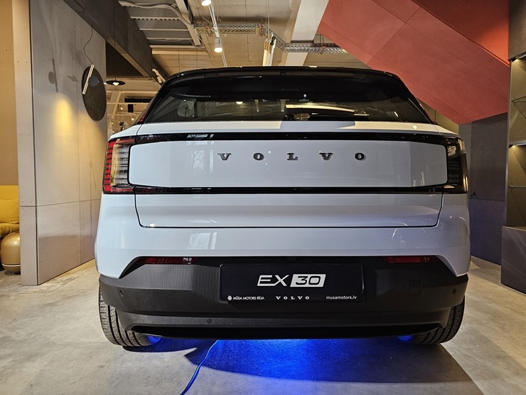 Autocentrs «Mūsa Motors Rīga» izsmalcinātā veidā prezentē jauno un elektrisko «Volvo EX30» 349411