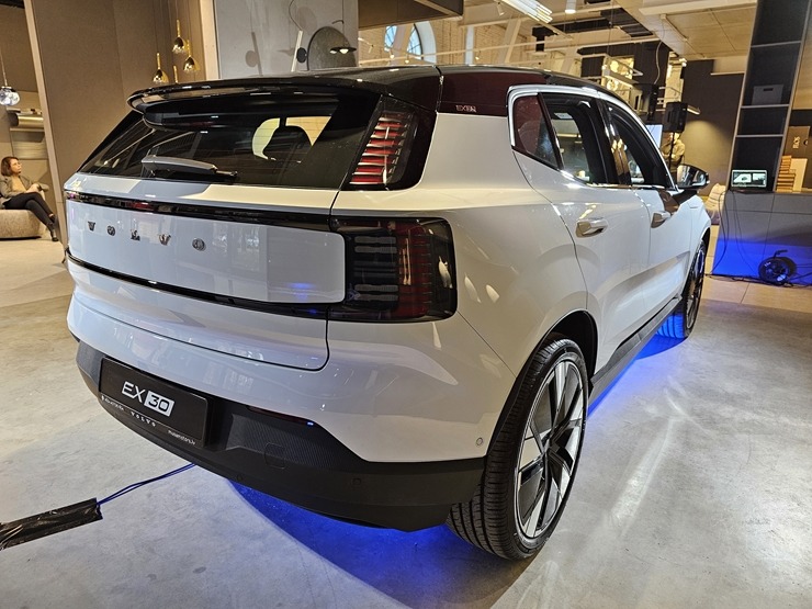 Autocentrs «Mūsa Motors Rīga» izsmalcinātā veidā prezentē jauno un elektrisko «Volvo EX30» 349413