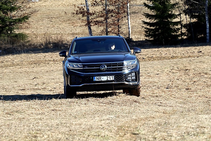 Apceļojam pavasarīgo Latgali ar jauno un 284 zirgspēku jaudīgo «VW Touareg» 350800