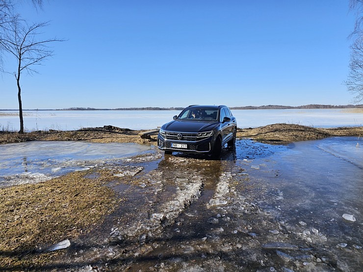 Apceļojam pavasarīgo Latgali ar jauno un 284 zirgspēku jaudīgo «VW Touareg» 350802