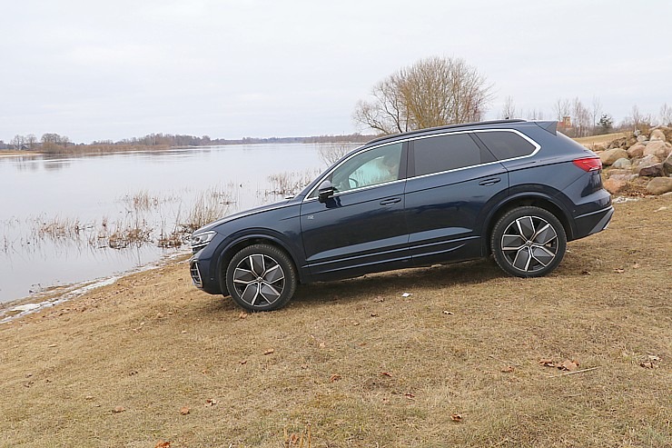 Apceļojam pavasarīgo Latgali ar jauno un 284 zirgspēku jaudīgo «VW Touareg» 350806