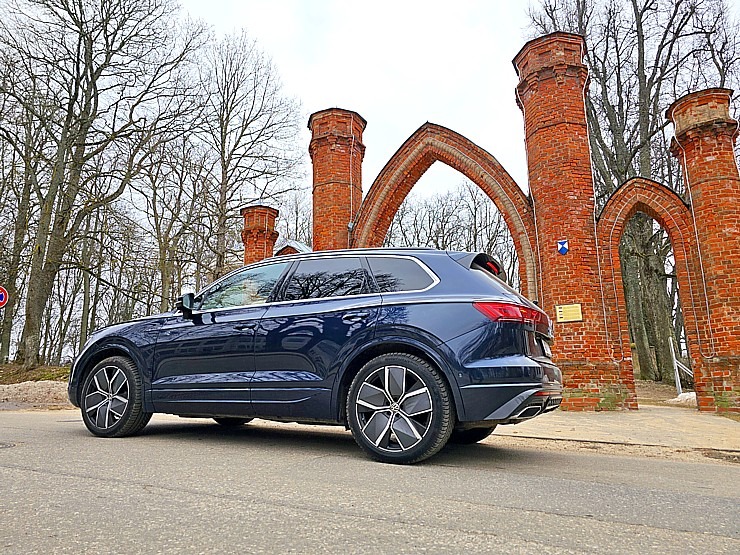 Apceļojam pavasarīgo Latgali ar jauno un 284 zirgspēku jaudīgo «VW Touareg» 350808