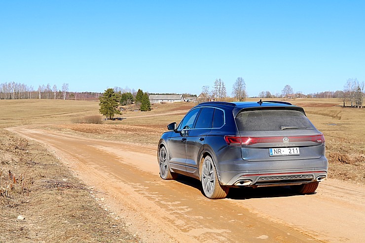 Apceļojam pavasarīgo Latgali ar jauno un 284 zirgspēku jaudīgo «VW Touareg» 350796