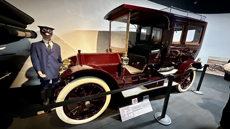 Iepazīstam ASV Nacionālais automobiļu muzeja eksponātus no Viljama F. Hara kolekcijas Nevadas štatā. Foto: Jānis Putniņš 350941