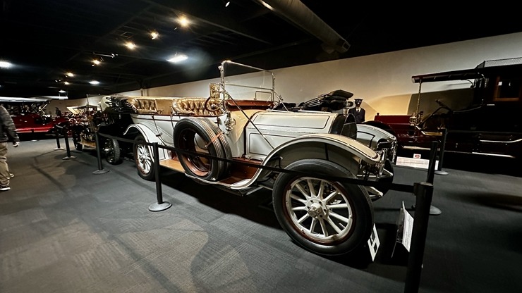 Iepazīstam ASV Nacionālais automobiļu muzeja eksponātus no Viljama F. Hara kolekcijas Nevadas štatā. Foto: Jānis Putniņš 350945