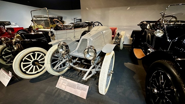Iepazīstam ASV Nacionālais automobiļu muzeja eksponātus no Viljama F. Hara kolekcijas Nevadas štatā. Foto: Jānis Putniņš 350946