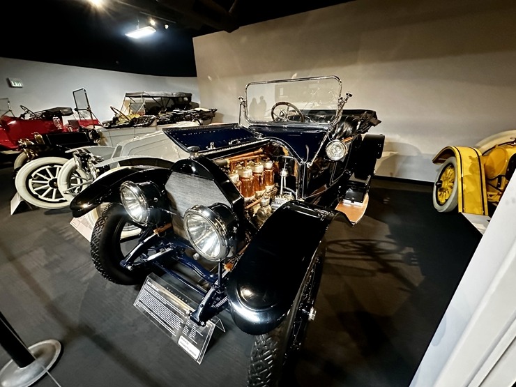 Iepazīstam ASV Nacionālais automobiļu muzeja eksponātus no Viljama F. Hara kolekcijas Nevadas štatā. Foto: Jānis Putniņš 350947