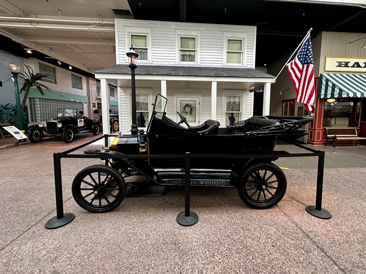 Iepazīstam ASV Nacionālais automobiļu muzeja eksponātus no Viljama F. Hara kolekcijas Nevadas štatā. Foto: Jānis Putniņš 350961