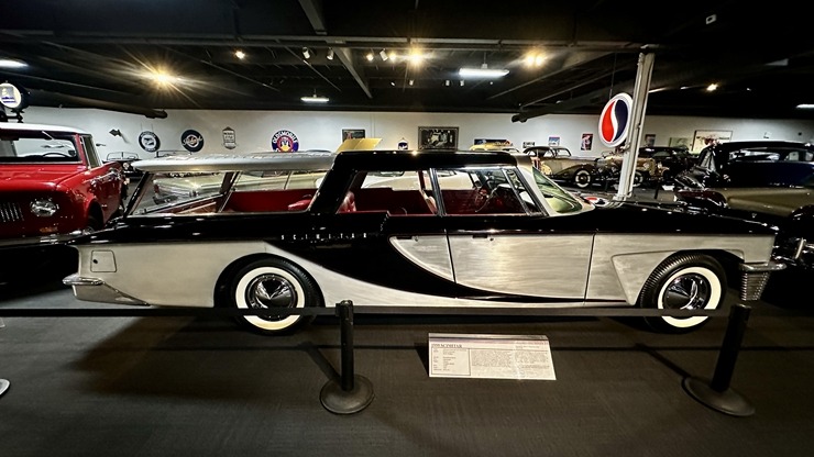 Iepazīstam ASV Nacionālais automobiļu muzeja eksponātus no Viljama F. Hara kolekcijas Nevadas štatā. Foto: Jānis Putniņš 350980