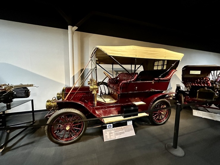 Iepazīstam ASV Nacionālais automobiļu muzeja eksponātus no Viljama F. Hara kolekcijas Nevadas štatā. Foto: Jānis Putniņš 350938