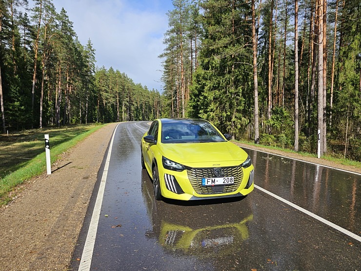 Ar jauno un ekonomisko «Peugeot 208 1.2 Hybrid» apceļojam Latgali un Sēliju. Sadarbībā ar Autobassadone.lv 352208