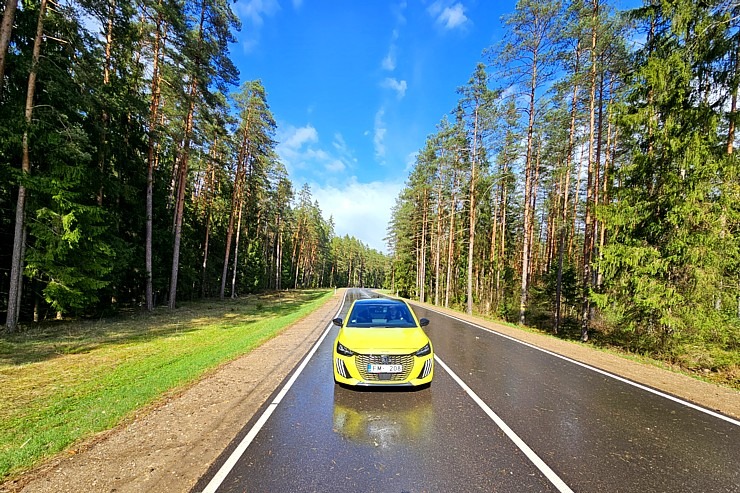 Ar jauno un ekonomisko «Peugeot 208 1.2 Hybrid» apceļojam Latgali un Sēliju. Sadarbībā ar Autobassadone.lv 352210