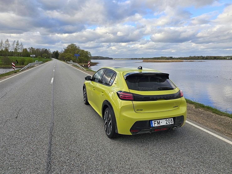 Ar jauno un ekonomisko «Peugeot 208 1.2 Hybrid» apceļojam Latgali un Sēliju. Sadarbībā ar Autobassadone.lv 352219