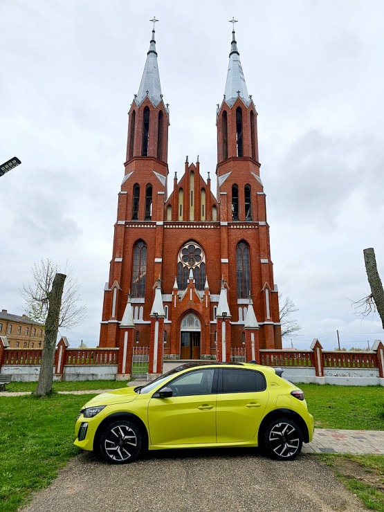 Ar jauno un ekonomisko «Peugeot 208 1.2 Hybrid» apceļojam Latgali un Sēliju. Sadarbībā ar Autobassadone.lv 352195