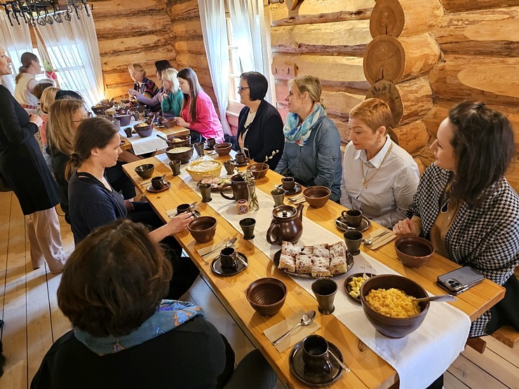 Travelnews.lv sadarbībā ar ALTA izbauda setu kulināro mantojumu Igaunijas tējas mājā «Seto Tsäimaja» 352248