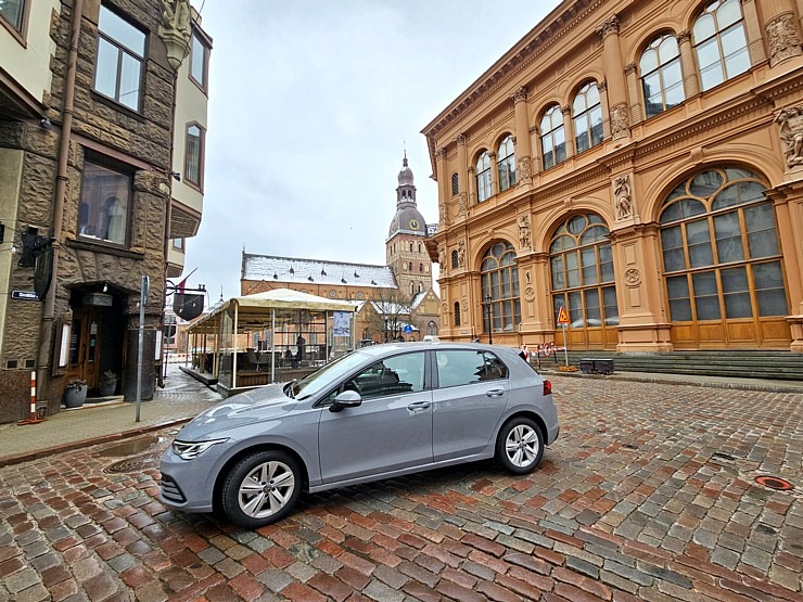 Travelnews.lv sadarbībā ar «Sixt Latvija» ceļo jaunā «VW Golf VIII 1.5 eTSI» 353252